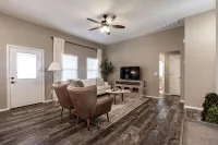 NEW! Beautiful and Spacious Home - Homestays
