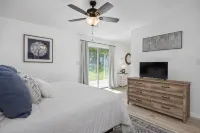 Stunning 180° Lake Views, Kerr Lake Retreat - WiFi