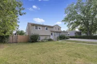 Cape May 4 Bed Pool Oasis,Dog Friendly, Sleeps 10, Outdoor shower + Firepit + EV - Pools