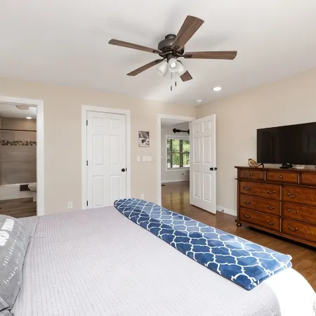Duke's Place: New Massanutten Mountain Home with Flat Driveway and Quiet Street!
