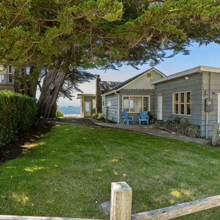 Coastal Cove Beach Bungalow! Beach Walks, Whale Watching, Agatha Hunting & More!
