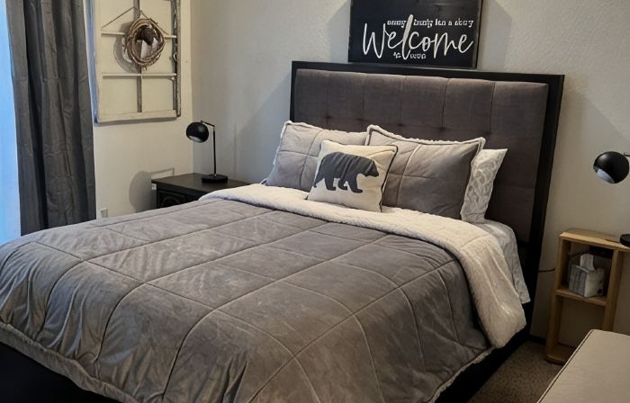 Cozy M&M’s Condo-2 blocks from resort lift!