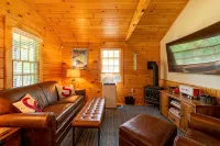 Cheerful Two Bedroom Cabin - 10 minutes to Camden! - 4-Star