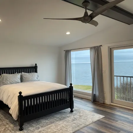 Spacious Bayside Retreat in Door County. All the views and not the traffic.