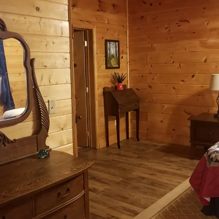 The Ruby River - Phenomenal Riverfront Cabin
