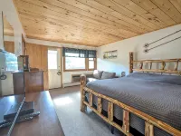 Chalet-styled condo in the heart of the White Mountains; pool / hottub / golfing - 民泊
