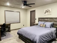 Cozy 4King bed+3Bath near Downtown&Airport open concept Scenic backyard view - Bungalows