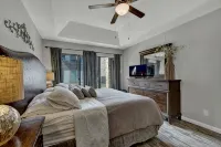 Private River Access, Pool, Hot Tub, BBQ Grill Walk Downtown & Bahn. Free Tubes! - 4-Star