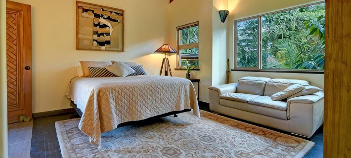 Escape to your private oasis perched on a cliff with a jungle view ヒロのホテル