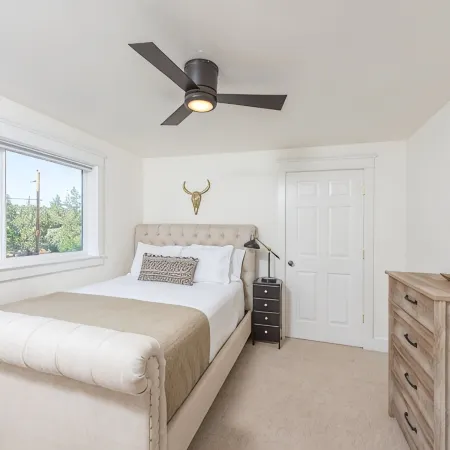 ~LARGE WESTSIDE HOME~ Walk to everything! Welcome to KINGSTON HOUSE