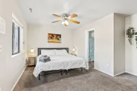 Downtown Townhouse w/Hot Tub, A/C & Sleeps 8! - Holiday bungalows