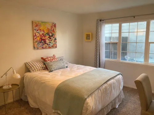 Charming Bright Home Near Dr Hospital & Shopping - Extra Comfy Beds and Couch - Bintang 3