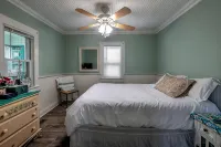 BREATHTAKING BUNGALOW-HOME AWAY FROM HOME - balcony