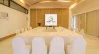 Apple Tree Resort and Hotel - parking