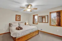 mountain cabin - walk/drive 2 Lake & SKI w/3 family rm/LINENS/HOTTUB/GAMES/GRILL - 小木屋