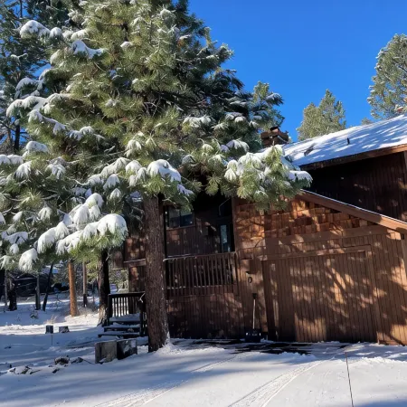 Sunriver Book Early and Save! Great, Quiet Location! 3 Bd/2 ba/Hot Tub! A/C!
