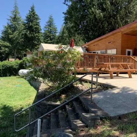 Lake Nahwatzel Resort, Cabin #2, Shared Dock just steps away! Now with WIFI!