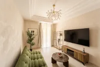 Luxe Apt w/ panoramic views in Heart of Naples - Condos