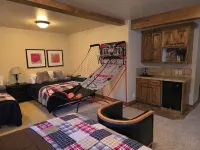Cove Ct Cabin Island Park Idaho ~Theater Room & Snowmobile Parking ~ Sleeps 18 - 4 星級