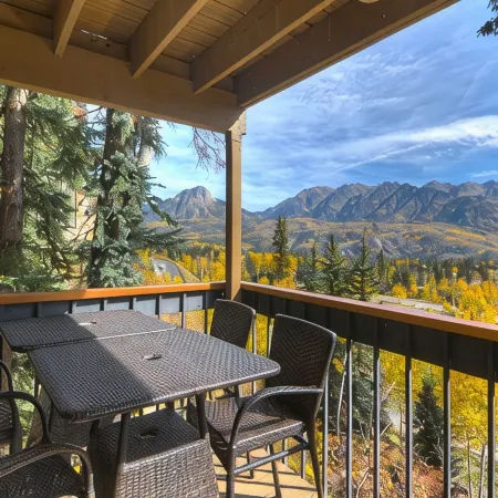 Slope Side Retreat w/ Spectacular Mountain Views. Pet Friendly!