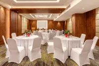 Hotel Thrive, A Tropical Courtyard - Business