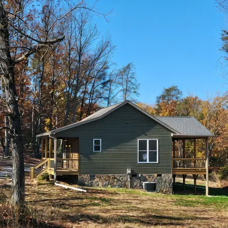 New cabin- access to horse trails, Pilot Mtn & Hanging Rock St. Pks