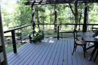 Escape to Your Cozy 2-Bedroom Cottage, Just a Hop Away from Rock City - 4-Star