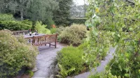 Fabulous house with sun-doors and patio - Large mature garden. Mountain views. - 4 stelle