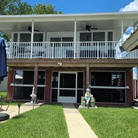 Riverfront Retreat-Private Dock; Fishing, Boating & Peaceful Getaway in Welaka