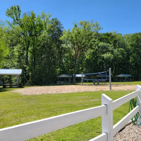 Country acre of quiet, calm, safe retreat. Near Devils Den Prehistoric Spring