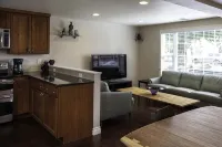 Downtown Boulder Oasis. 3 Blocks from Pearl St Mall. 4 bedrooms and 2 full baths - 홈스테이