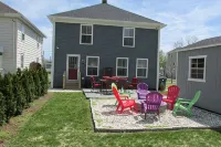 American Four-Square completely renovated, easy walk to the beach! - 3 tähden