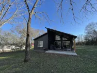 The Point a modern Retreat at Table Rock Lake - two blocks from water - 샬레 호텔