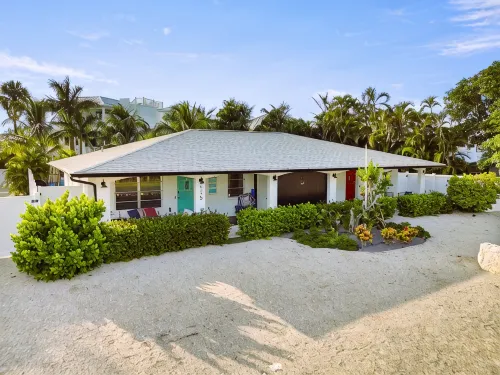 Salty Harbor AMI pool retreat near the Beach - Private Pool