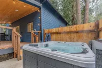 Rainier's Newest Luxury Chalet w/ Hot Tub-AC-WiFi - 4-Star