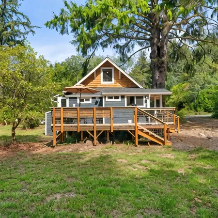 ☀️Historic and Charming Beach Cottage.Beautifully Renovated! Easy walk to beach