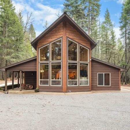 Base of Lassen National Park Secluded 1 BR + LOFT, 2 BATH HOME. sleeps up to 7