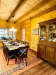 Fox Den Cabin Sleeps up to 18 ADA Compliant main floor w/ Hot Tub - 4 stjerner