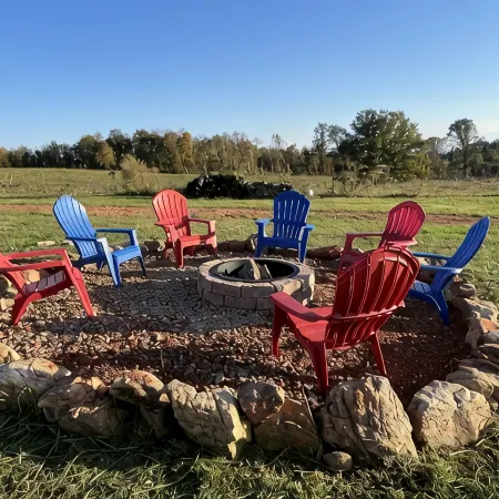 Quiet peaceful Stone mountain fun House with Pool ,Hot Tub￼ and vineyards near