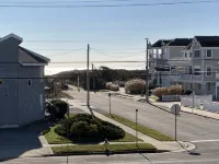 Perfect Beach House; Majestic Ocean Views, less than 100 steps to beach - Gym