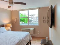 Sand Dollar Beachfront Condo! New upgrades, steps from the beach! Paradise! - Kuntosalit