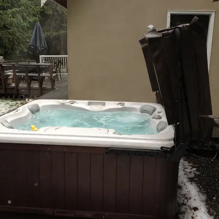 2-Story Chalet, clean, 3Br / 2Ba in Snowline, best rates, WiFi and Hot Tub