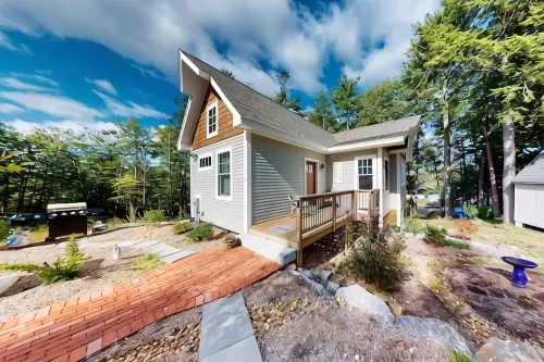 Charming Cottage - Lake Winniepesaukee Water Access, Boat Slip, Dogs Welcome! - 4-Star