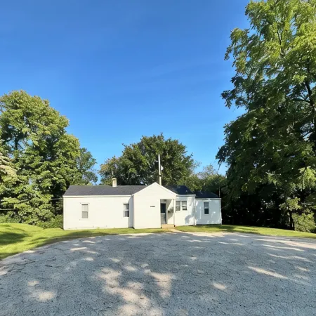 Private, wooded, and convenient cottage just blocks from SOMC