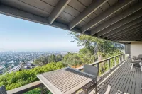 Luxury 3BR Hillside Retreat w/AC – Panoramic View - 4 ดาว