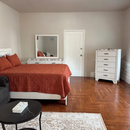 Cozy Studio Newark Min Walk 2 Hosp, 15 Min Ewr, Dream Mall 30 Min NYC Times Sq