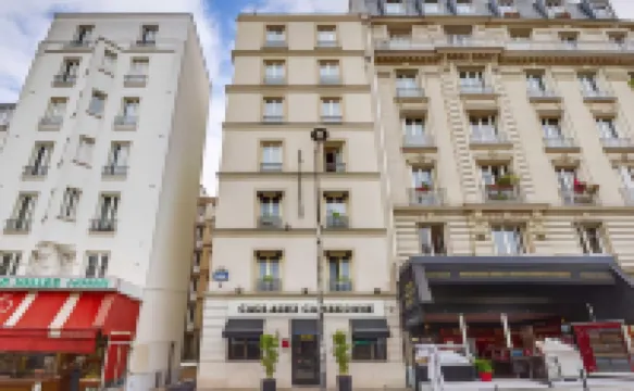 Carladez Cambronne Hotels near Blomet Swimming pool
