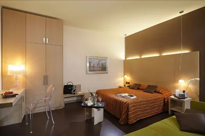 Hotel Paris Отели в г. Венеция