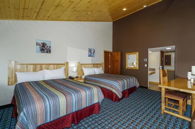 Round Barn Lodge Hotels near Stage Stop