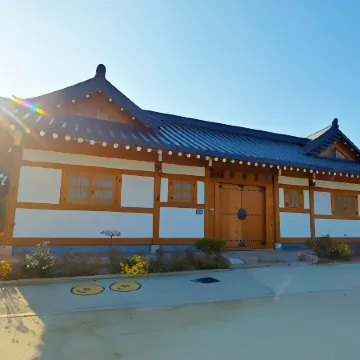 Jangnakjae Pension in Ganghwa Island Отели рядом с достопримечательностью «Хвадо-тондэ»